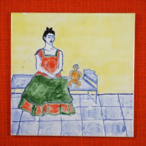 Frida na łóżku – kafelek w drewnianej ramie