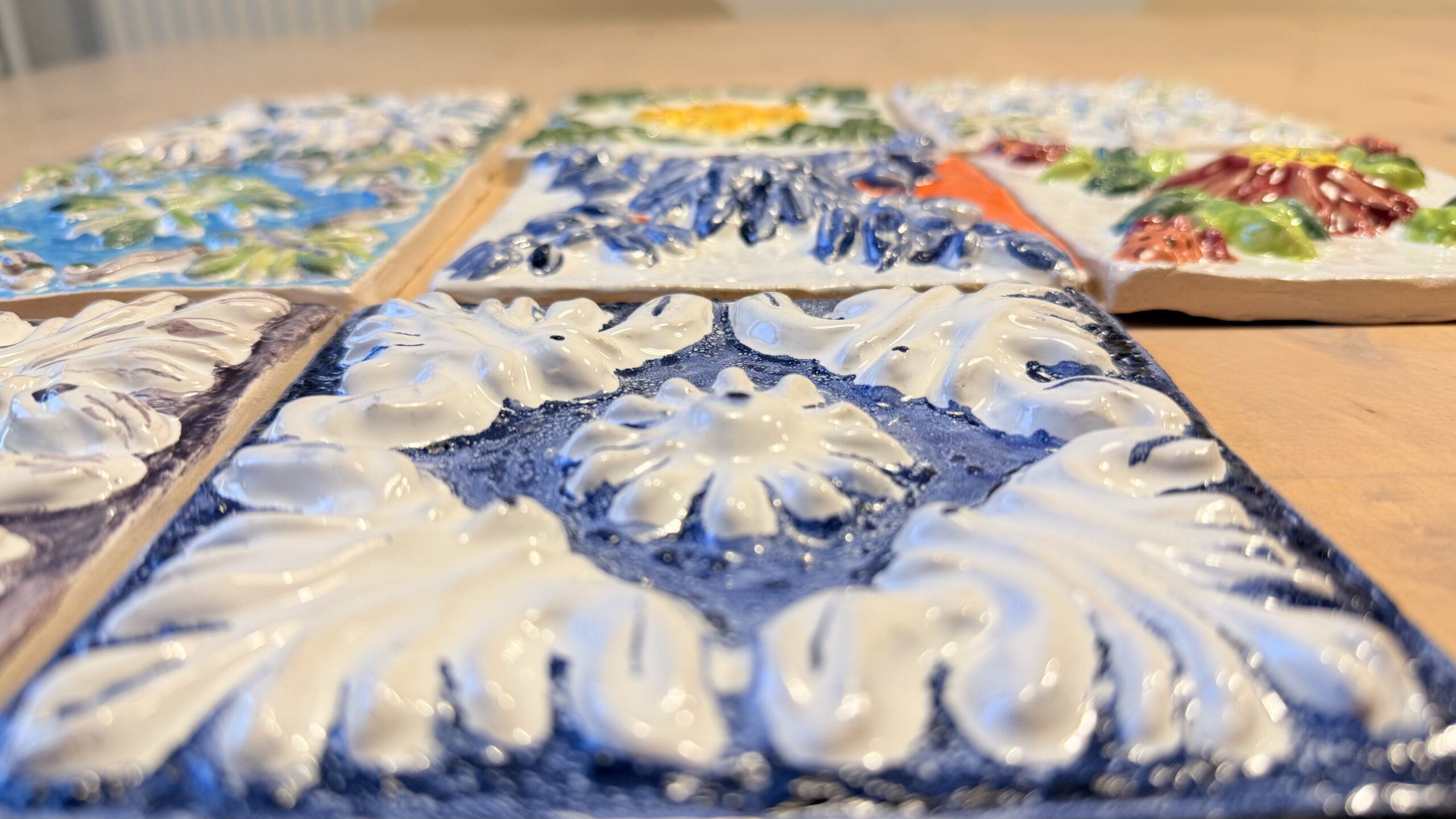 warsztaty malowania kafelków azulejos reliefowych